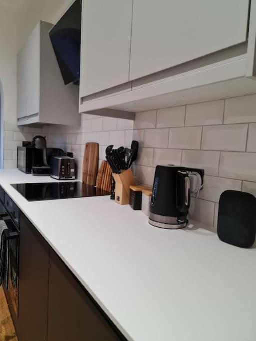 Centrally Located To The City Of Lincoln Exteriér fotografie