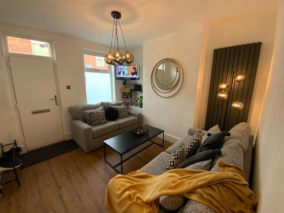 Centrally Located To The City Of Lincoln Exteriér fotografie